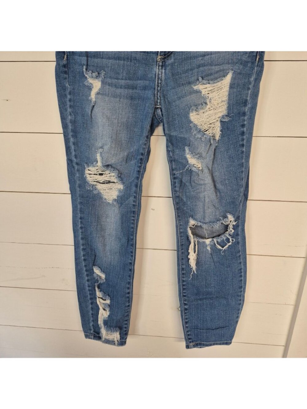 Cello Women's Distressed Mid-Rise Skinny Cropped Jeans Size 7 - Picture 3 of 7